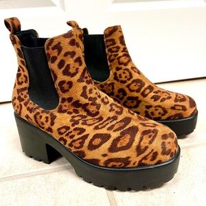 NASTY GAL We're Going Meowt Faux Suede Chelsea Boots chunky lug soles Y2K 7.5